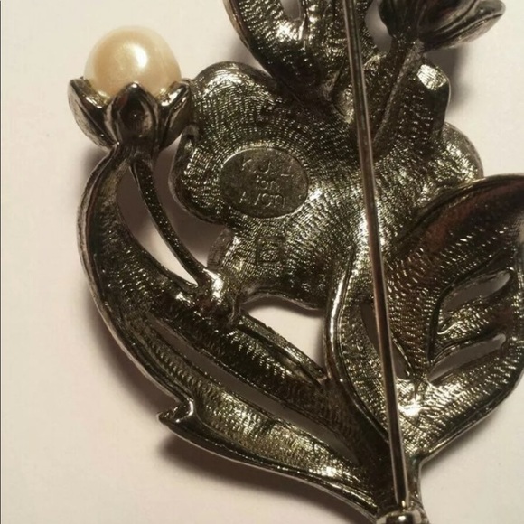 KENNETH J LANE VINTAGE MARCASITE PEARL BROOCH - Picture 6 of 10